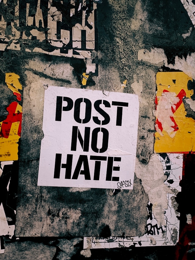 Post No Hate Grafitti